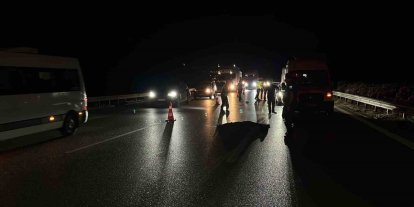 Otobanda yolun karşısına geçerken tır çarpan şahıs hayatını kaybetti