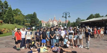 GKV’li öğrenciler Disneyland Paris’te