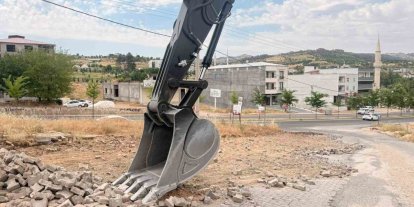 Çermik’te yol yapımı gecikti başkan özür diledi
