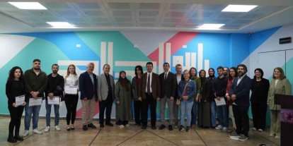 Üniversiteli gençler okul duvarlarını sanatla buluşturdu