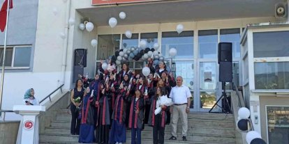 Devrek’te İmam Hatiplilerden mezuniyet sevinci