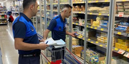 Tosya’da zabıta ekipleri maketleri denetledi