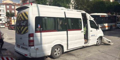 Biri işçi servisi toplam 4 aracın karıştığı kazada 9 kişi yaralandı
