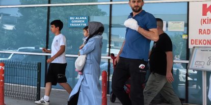 Elini makineye kaptıran işçinin parmağı koptu