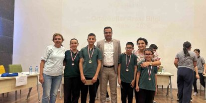 Ortaokullarda bilgi yarışmasının şampiyonu Emcelli Ortaokulu oldu