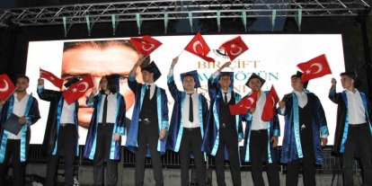 Salihli Anadolu Lisesi’nde mezuniyet coşkusu