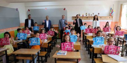 Başkan Özdoğan, Hacılar’da karne coşkusuna ortak oldu