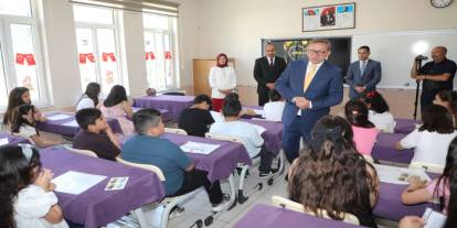Kars’ta Yıl Sonu Karne Heyecanı ve Vali Ziya Polat’tan Öğretmenlere Ziyaret
