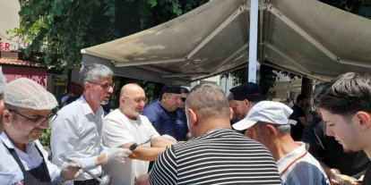 Düzce’de bin kişinin ağzı AK Parti tarafından dağıtılan aşure ile tatlandı