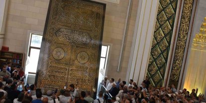 Kabe’nin kapı örtüsü Millet Cami ve Külliyesi’nde sergileniyor