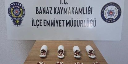Uşak’ta polisten kaçan araçtan atılan poşette 197 adet sentetik ecza hapı ele geçirildi