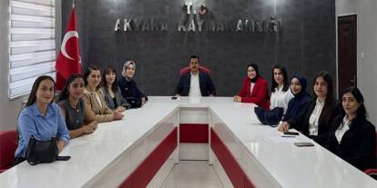 Akyaka Kaymakamlığı, Eğitimde Fark Yaratan Öğretmenleri Başarı Belgesiyle Ödüllendirdi