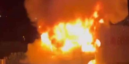 Hatay’da seyir halinde olan tır alevlere teslim oldu
