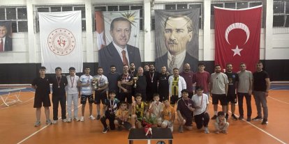 Pozantı’da ilk kez düzenlenen ayak tenisi turnuvası yoğun ilgi gördü