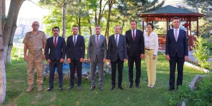 Bayburt’ta tayini çıkan mülki idare amirleri için veda programı düzenlendi