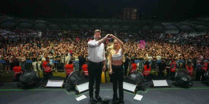 YKS sonrası gençler Derya Uluğ konserinde buluştu