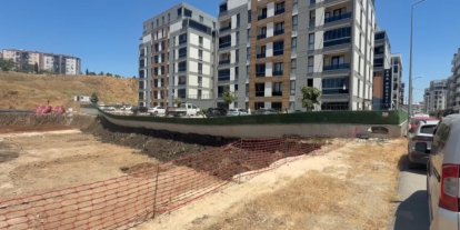 Bursa’da istinat duvarı çöktü, site sakinleri zamanla yarıştı