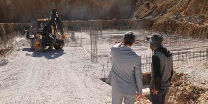 Bayburt’ta yapımı devam eden okul inşaatlarında çalışmalar sürüyor