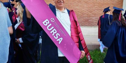 Bursa’nın aile hekimi Dr. Ahmet Kartal, 10’uncu diplomasını Eskişehir’de aldı