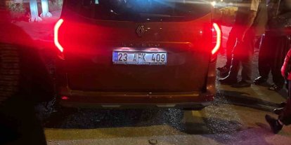 Traktör ile hafif ticari araç çarpıştı: 1 yaralı