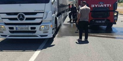 Seyir halindeki tırın lastikleri alev aldı
