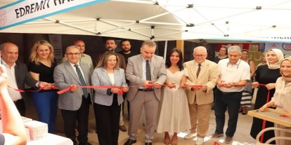 Edremit’te kursiyerlerin el emeği göz nuru ürünleri sergilendi