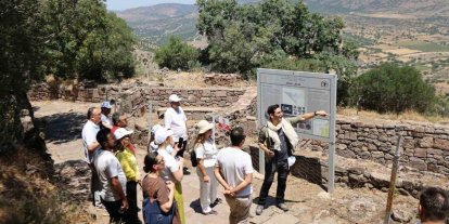 Komisyon üyeleri Yunusemre’nin tarih ve kültür rotasını keşfetti