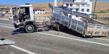 Elazığ’da kamyonlar çarpıştı: 1 yaralı
