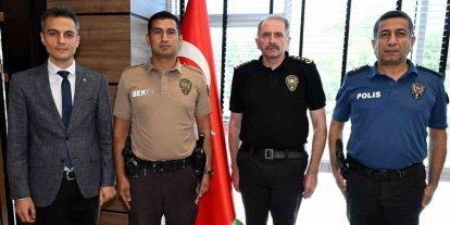 Uşak’ta örnek davranış sergileyen çarşı ve mahalle bekçisine teşekkür belgesi
