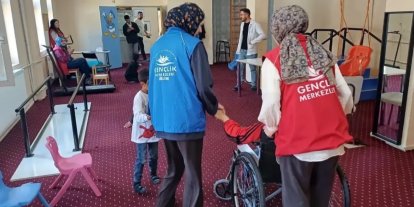 Hamur Gençlik Merkezi’nden özel öğrencilere anlamlı ziyaret