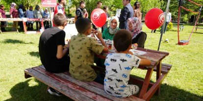 Koruyucu aileler çocuklara sıcak yuva olmaya devam ediyor