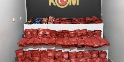 Niğde’de kaçak tütün operasyonu: 272 paket ele geçirildi