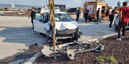 Domaniç’te otomobiller çarpıştı: 2 yaralı
