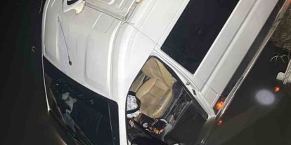 Kontrolden çıkan yolcu minibüsü dereye uçtu