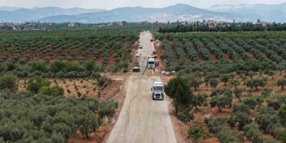 Karacasu’da 20 kilometrelik yolda sathi kaplama çalışmaları başladı