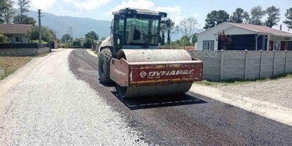 Düzce’de köylerde sathi kaplama çalışmaları tamamlanıyor
