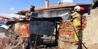 Bahçedeki fırında çıkan yangın paniğe neden oldu