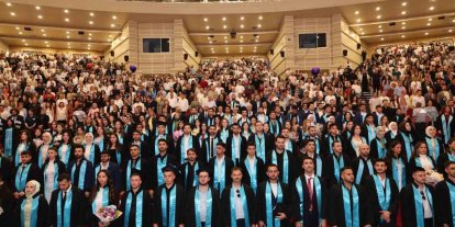 ERÜ Havacılık ve Uzay Bilimleri Fakültesi’nde mezuniyet sevinci