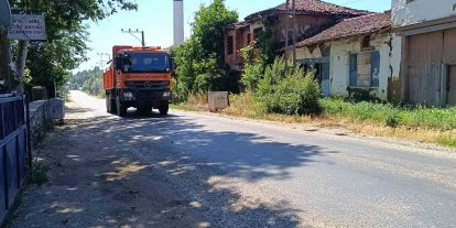 Sıcaklığın 35 dereceyi bulduğu Bilecik’te asfalt eridi