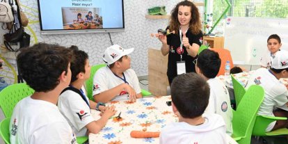 Meyve ve sebzelerin gücünü kullanarak araç tasarladılar