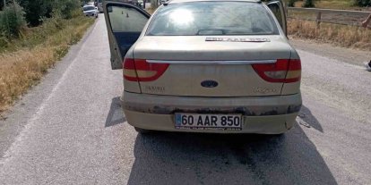 İki otomobil kafa kafaya çarpıştı: 2 yaralı