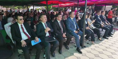 Çamelili öğrenciler kardeş okulun mezuniyet coşkusuna ortak oldu