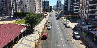 Mersin’de yenilenen cadde 420 ağaçla buluştu