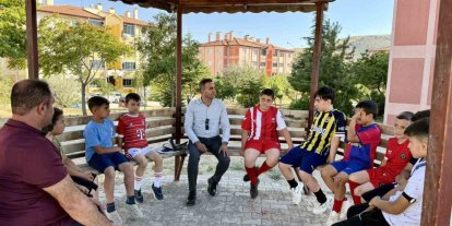 Başkan Ulutaş’tan engelli vatandaşa akülü araç desteği, çocuklara ziyaret