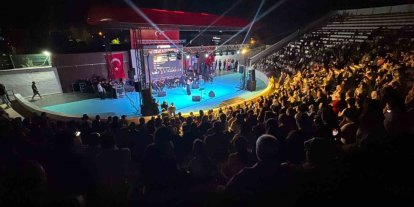 Kilis’te Millet Bahçesi’nde açık hava konserine yoğun ilgi