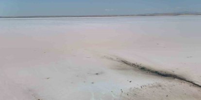 Tuz Gölü pembe renge büründü, turistler bölgeye akın etti