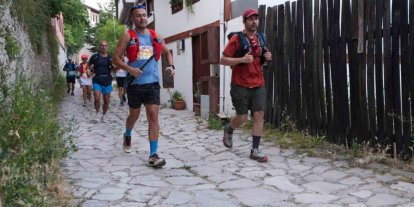 Farklı ülkelerden sporcular Safranbolu’nun tarihi sokaklarında yarışıyor