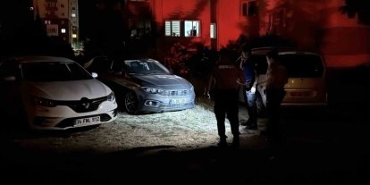 Geri manevra yaparak kaçan aracın çarptığı bekçi yaralandı