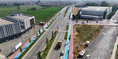 Büyükşehir, yol çizgilerini yenileyerek güvenli ulaşımı güçlendiriyor