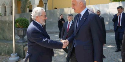 Bakan Ersoy, İslam Kültür, Sanat ve Tarih Araştırma Merkezi’nin çalışmalarını inceledi